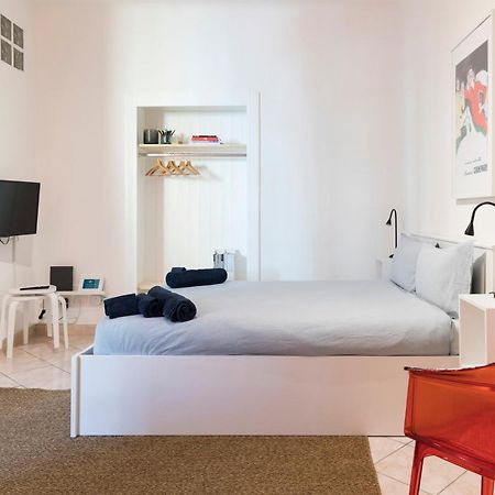Xenia Apartments - Stylish Colorful Apt- Upbeat & Well-Connected Area Milan Bagian luar foto