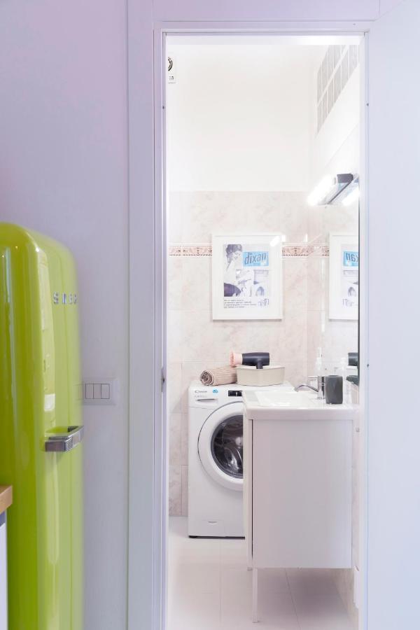 Xenia Apartments - Stylish Colorful Apt- Upbeat & Well-Connected Area Milan Bagian luar foto