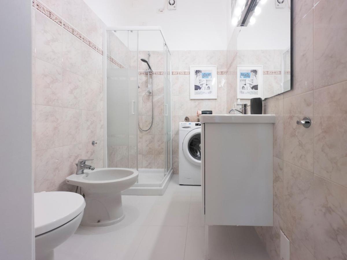 Xenia Apartments - Stylish Colorful Apt- Upbeat & Well-Connected Area Milan Bagian luar foto